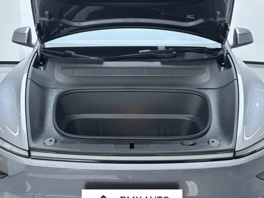 Tesla Model 3 — миниатюра 7