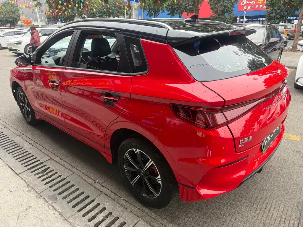 BYD E2
