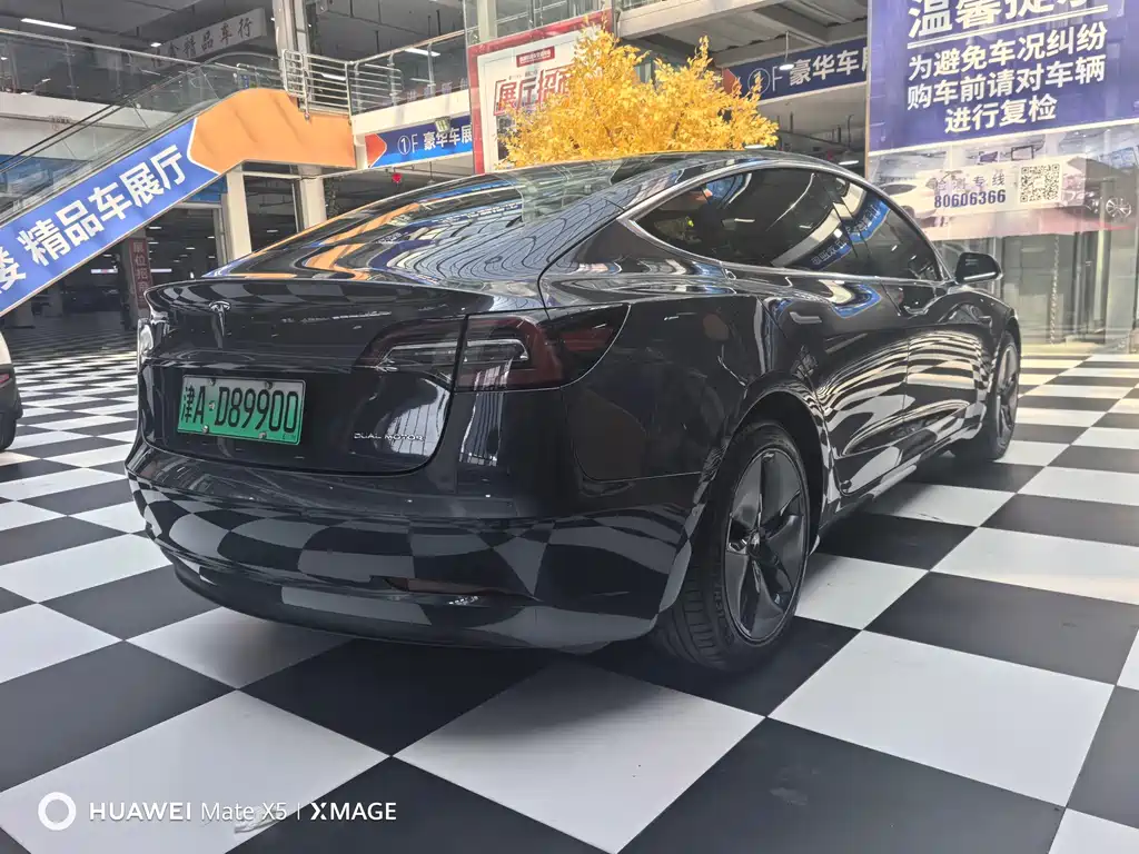 Tesla Model 3 — миниатюра 6