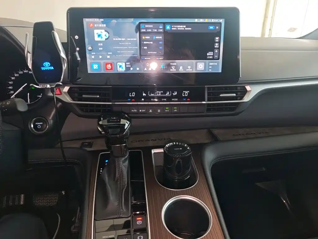 Toyota Granvia — миниатюра 13