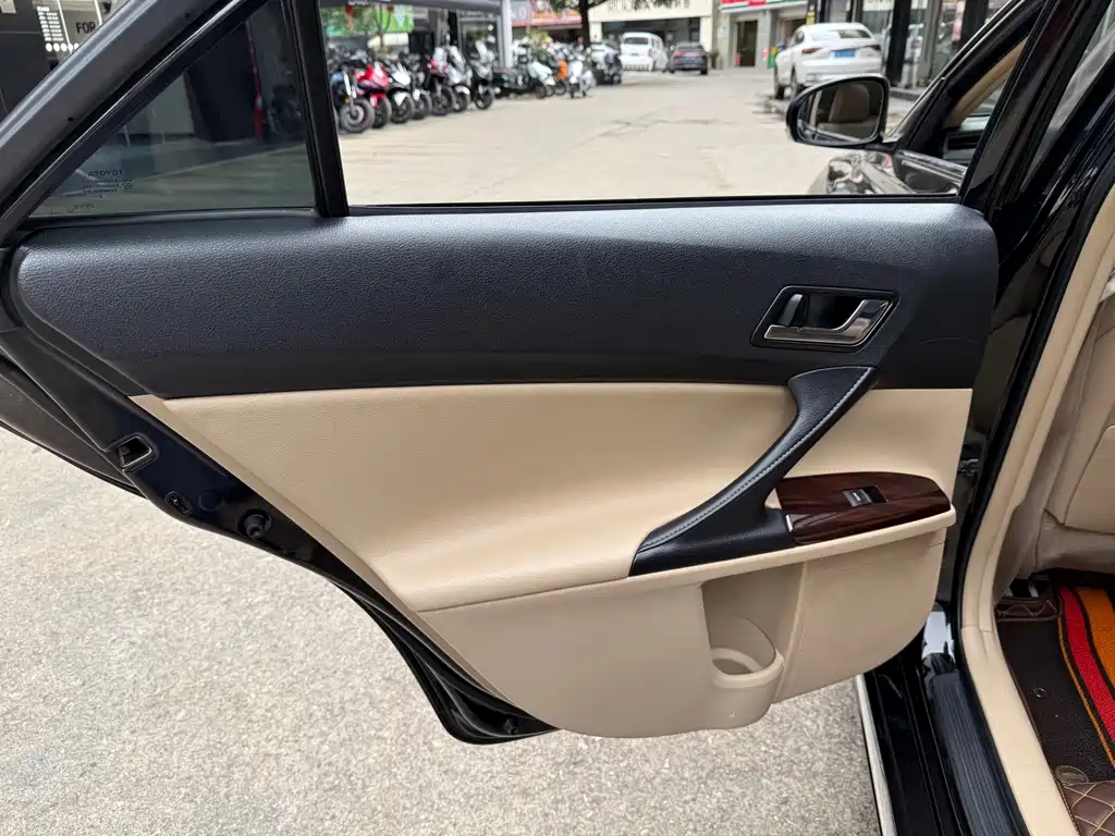 Toyota Reiz — миниатюра 19