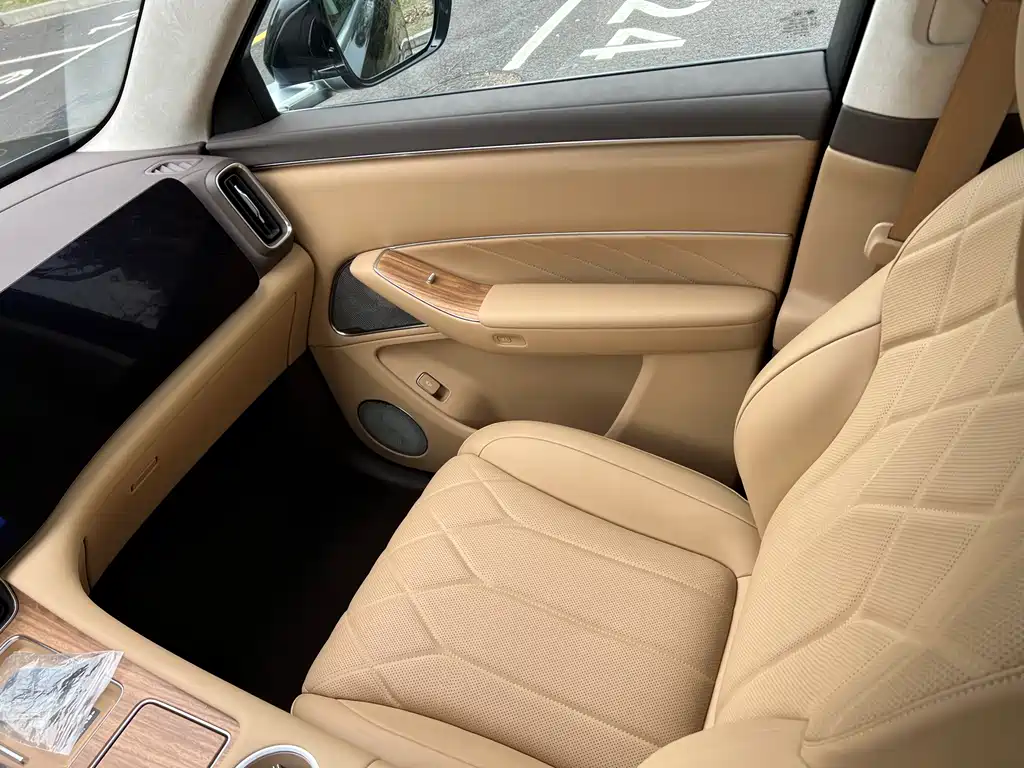 AITO ASK THE WORLD M8