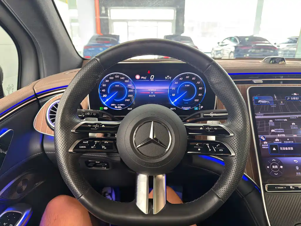 Mercedes-Benz EQE SUV — миниатюра 6