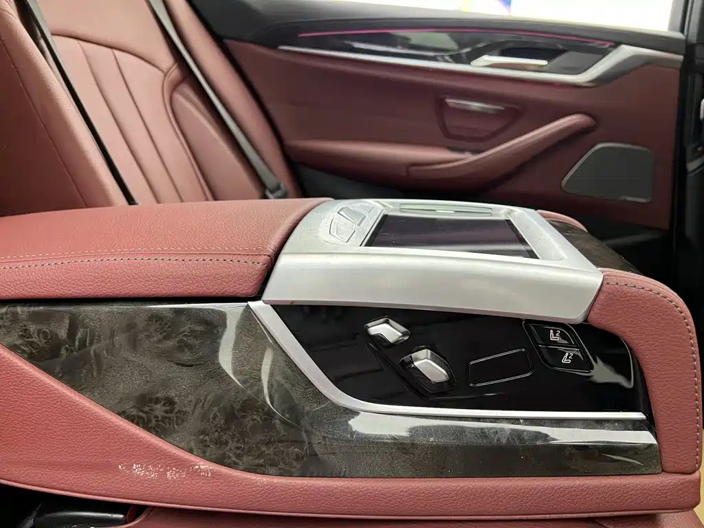 BMW 5 Series — миниатюра 33