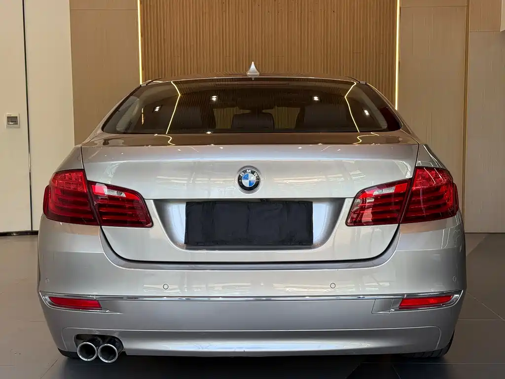 BMW 5 Series — миниатюра 16