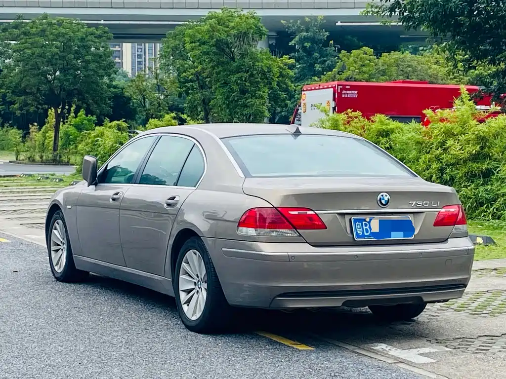 BMW 7 Series — миниатюра 3