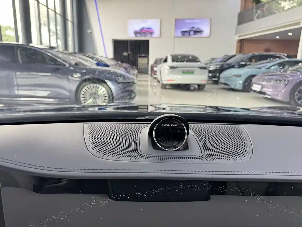 AITO ENJOY THE WORLD S9