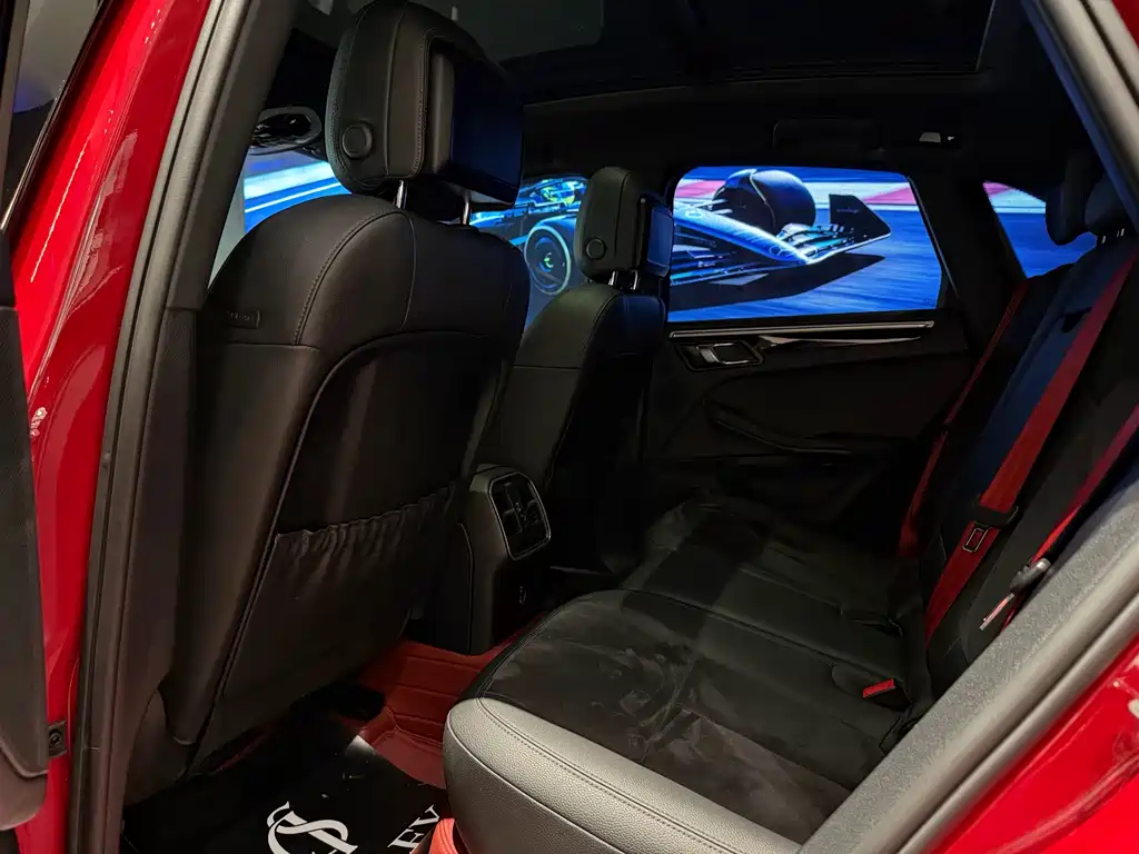 Porsche Macan — миниатюра 9
