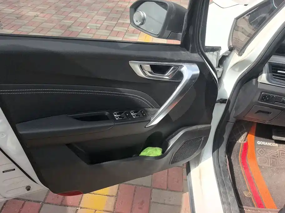 Geely Vision X3 — миниатюра 7