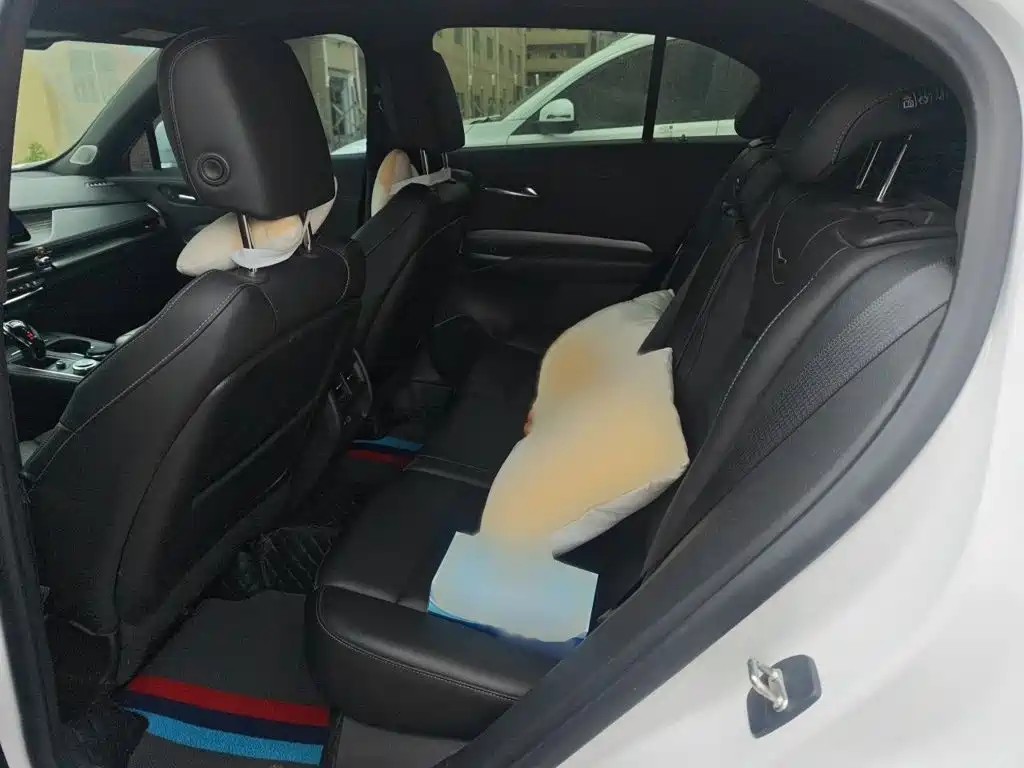 Cadillac XT4 — миниатюра 15