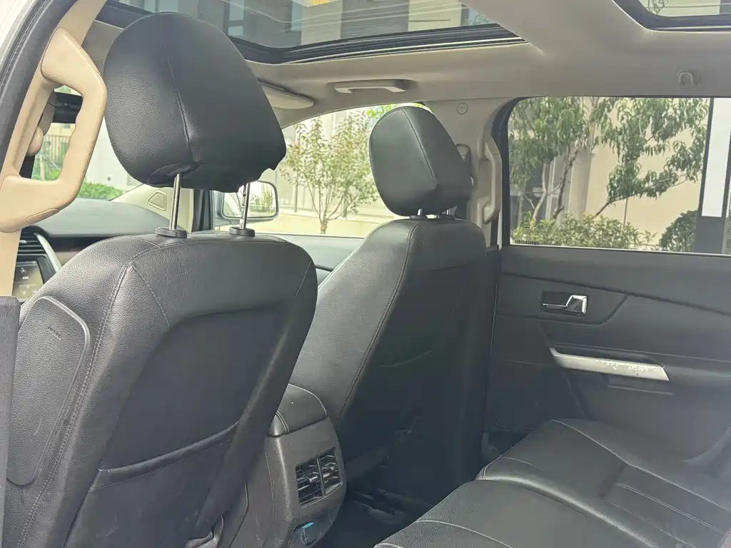 Ford Edge (Import) — миниатюра 8