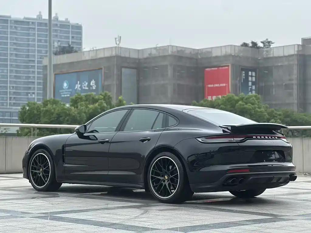 PORSCHE PANAMERA