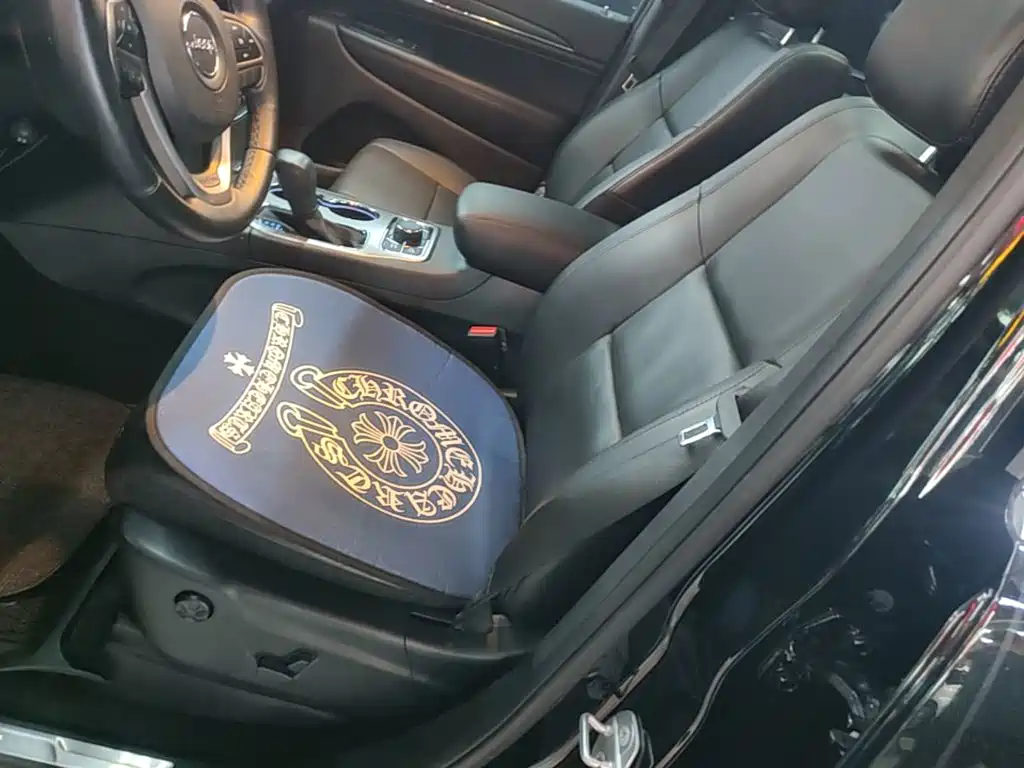 Jeep Grand Cherokee (Import) — миниатюра 15