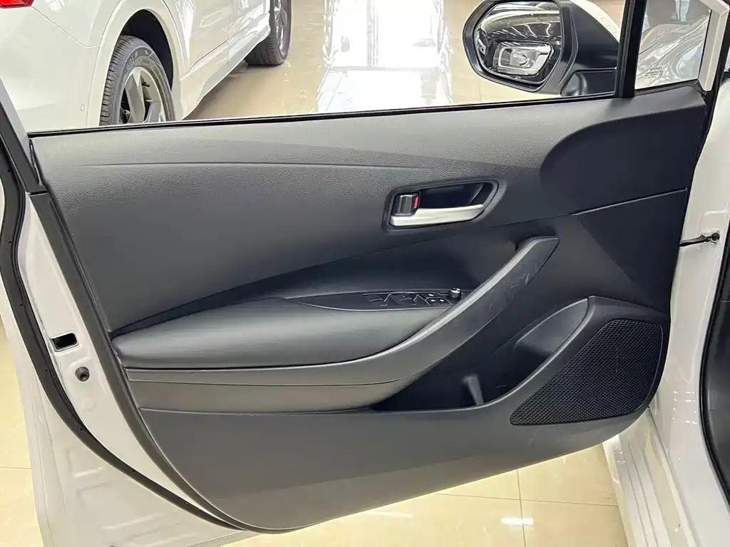 Toyota Corolla — миниатюра 13