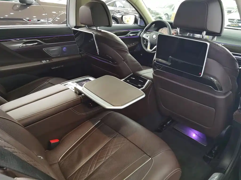 BMW 7 Series — миниатюра 23