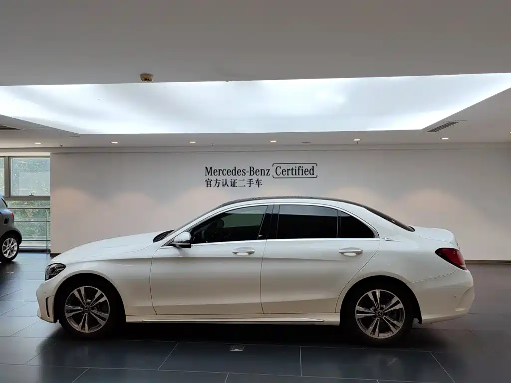 Mercedes-Benz C-Class — миниатюра 6