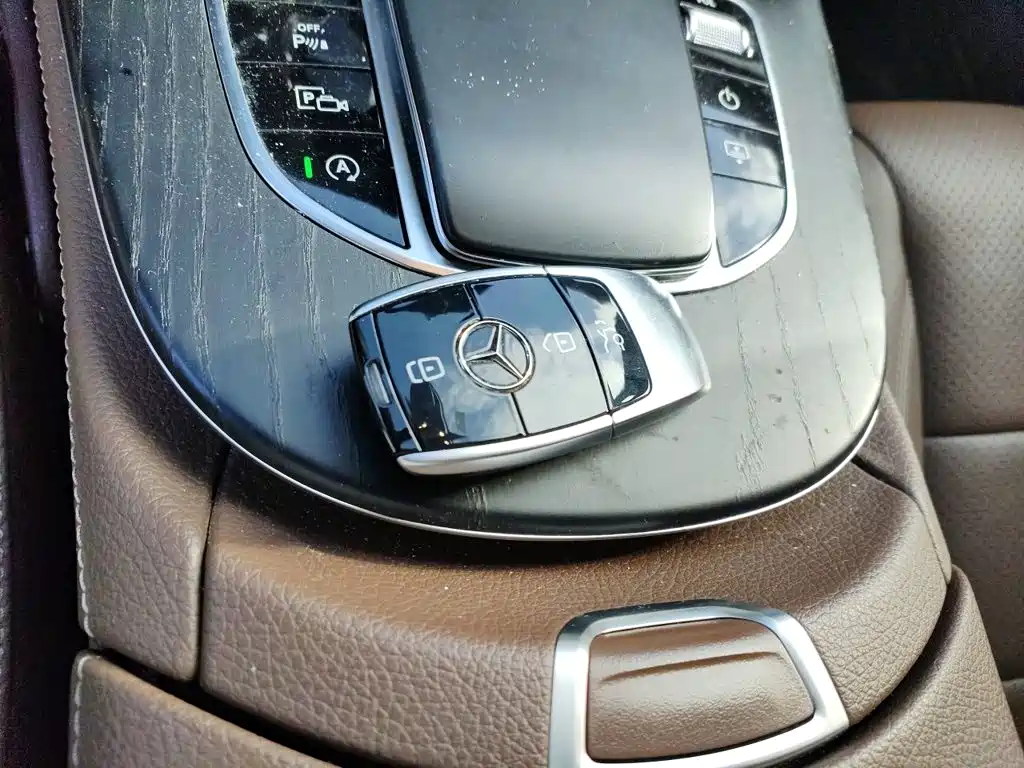 Mercedes-Benz E-Class — миниатюра 12