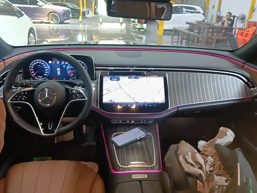 Mercedes-Benz E-Class — миниатюра 10