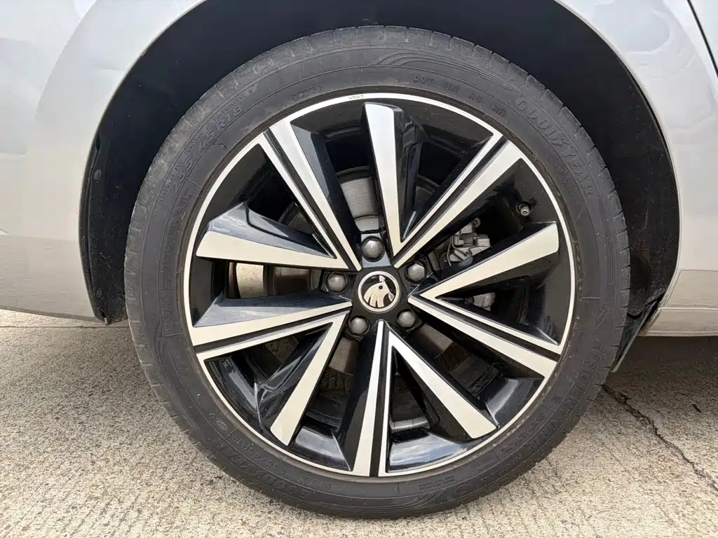 Skoda Superb — миниатюра 21