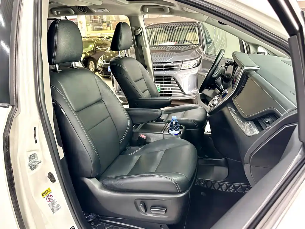 Toyota Sienna — миниатюра 19