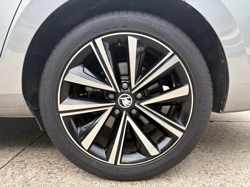 Skoda Superb — миниатюра 22