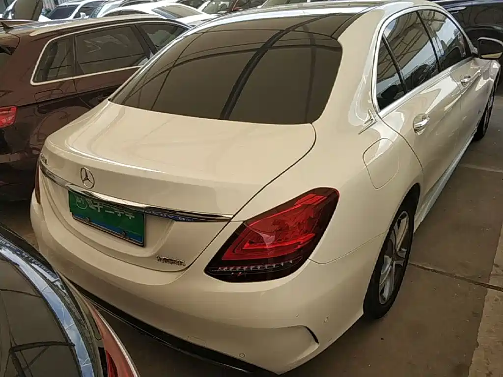 Mercedes-Benz C-Class — миниатюра 6