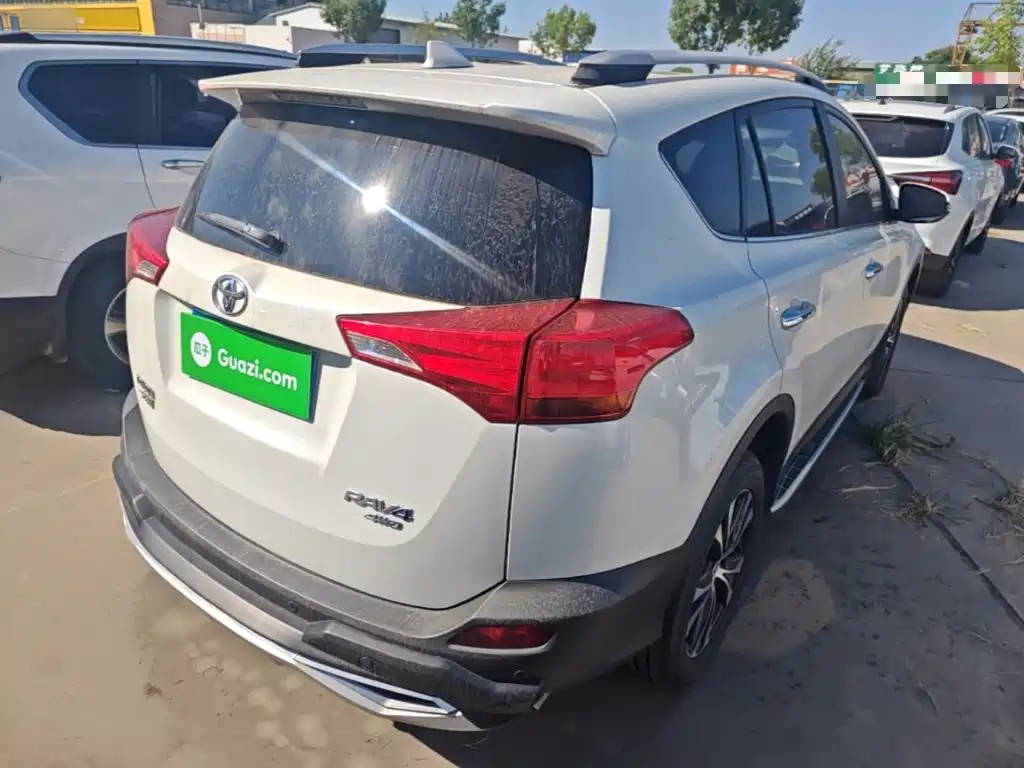 Toyota RAV4 — миниатюра 7