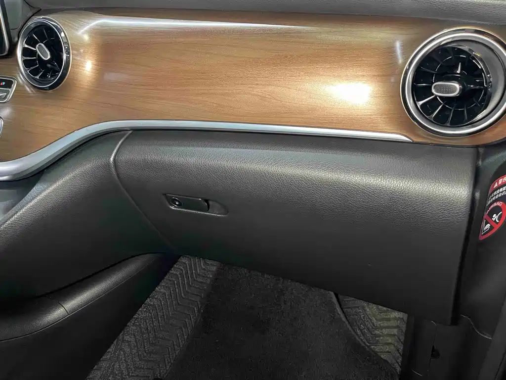 Mercedes-Benz V-Class — миниатюра 20