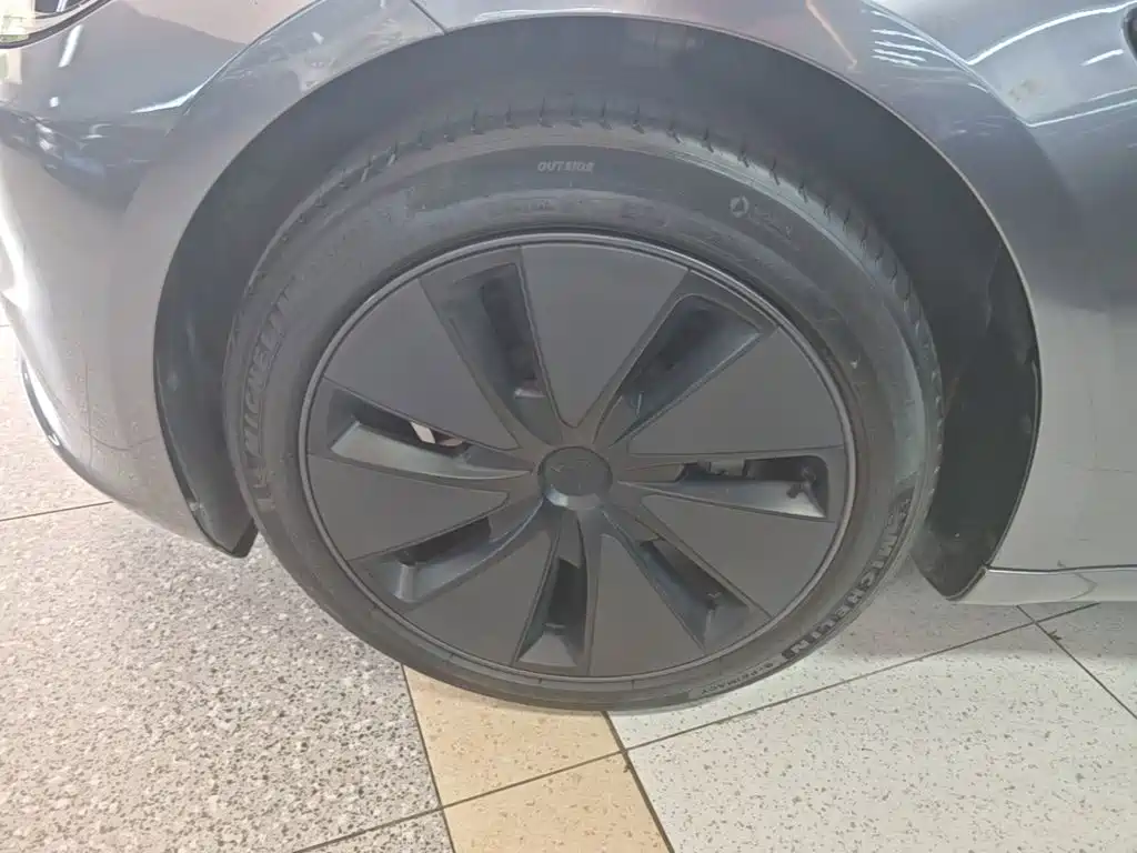Tesla Model 3 — миниатюра 23