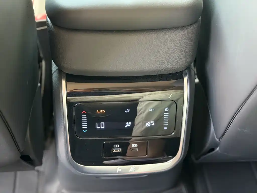 Hongqi Hongqi HS7 PHEV — миниатюра 19