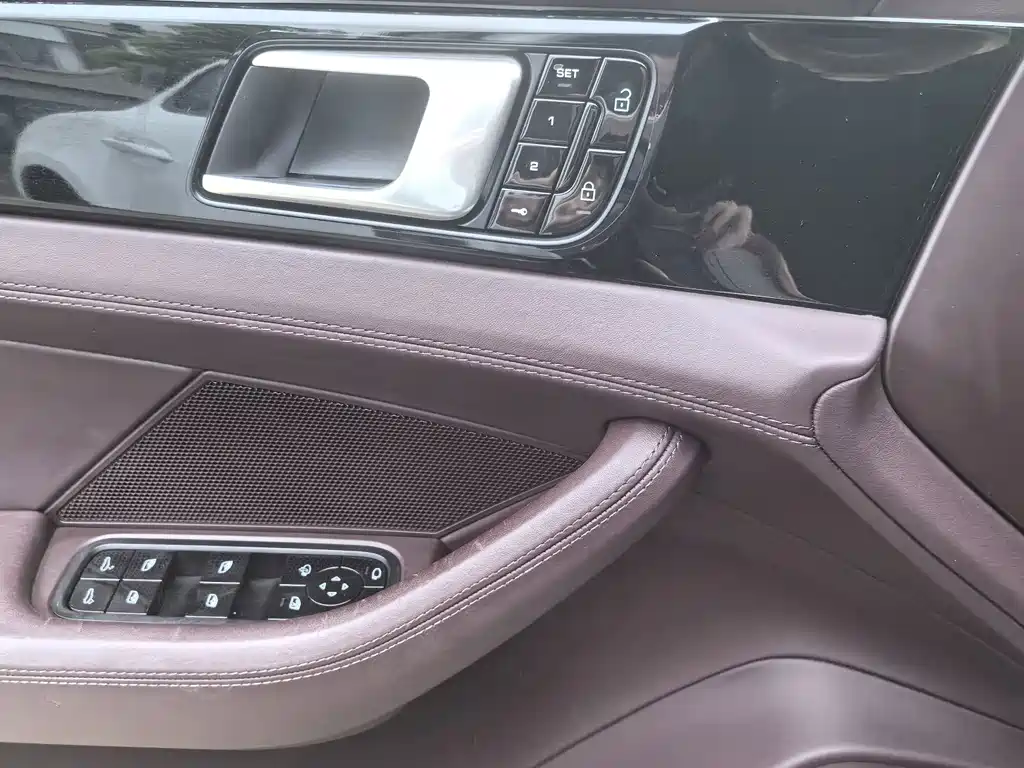 Porsche Panamera — миниатюра 12