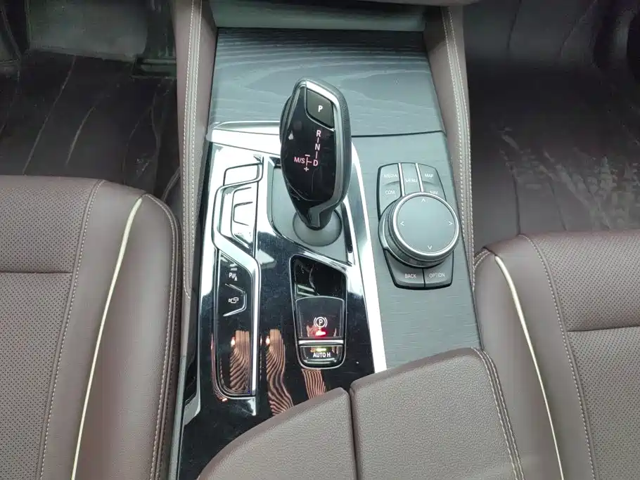 BMW 5 Series — миниатюра 16