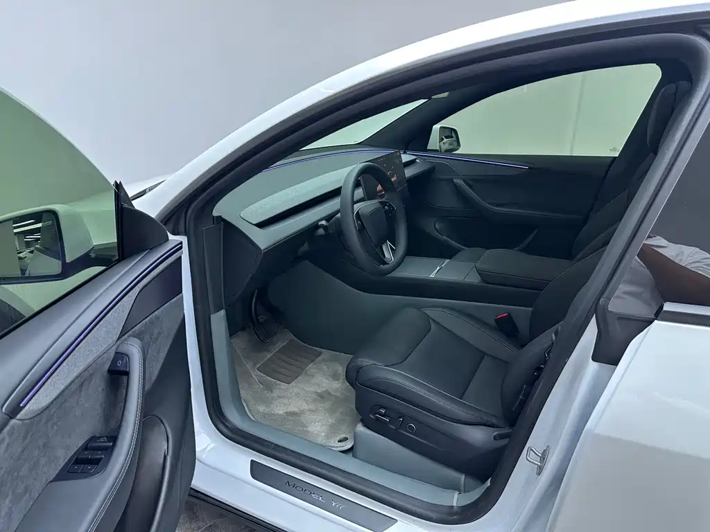 Tesla Model Y L — миниатюра 16