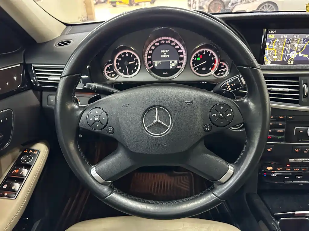 Mercedes-Benz E-Class — миниатюра 10