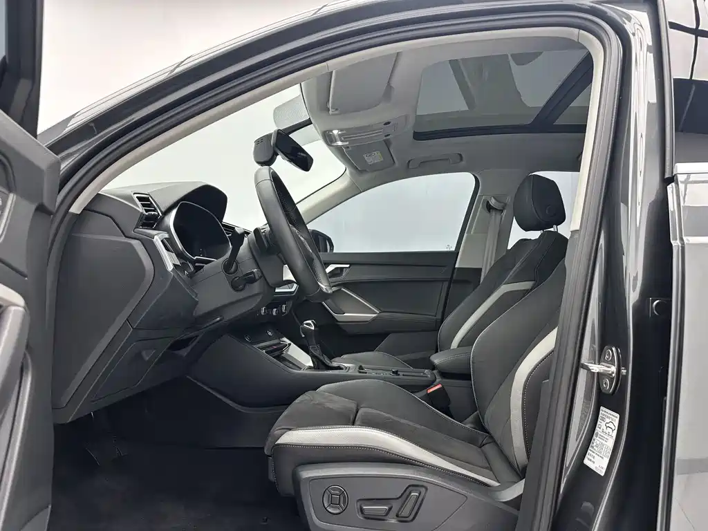 Audi Q3 2023 35 TFSI Fashion (1.4T)