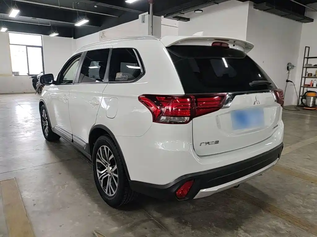Mitsubishi Outlander — миниатюра 5