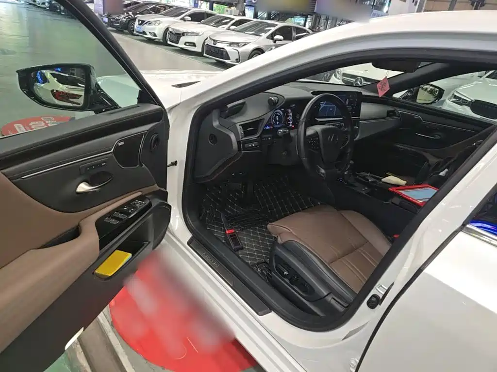 Lexus ES — миниатюра 16