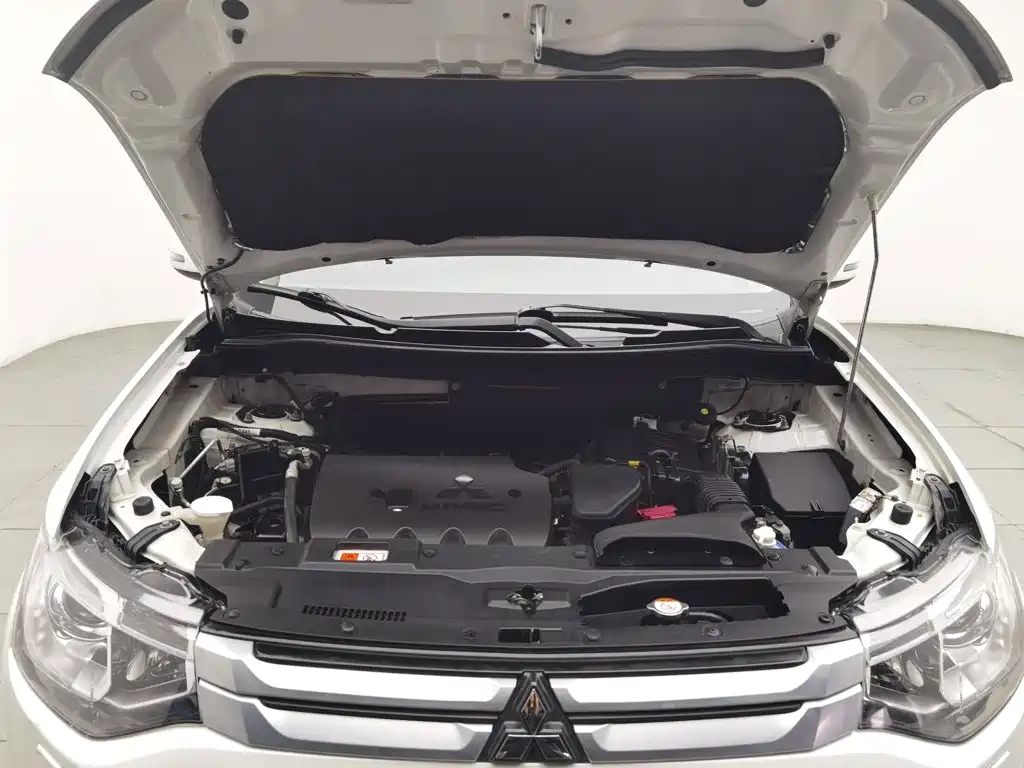 Mitsubishi Outlander (Import) — миниатюра 6