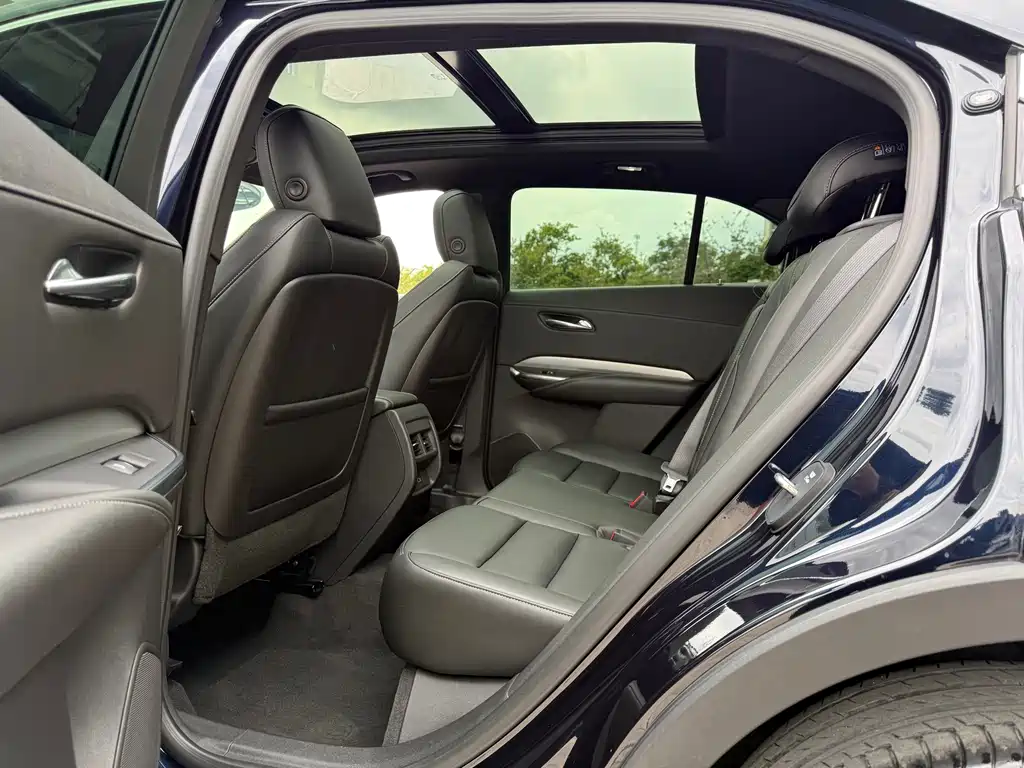 Cadillac XT4 — миниатюра 6