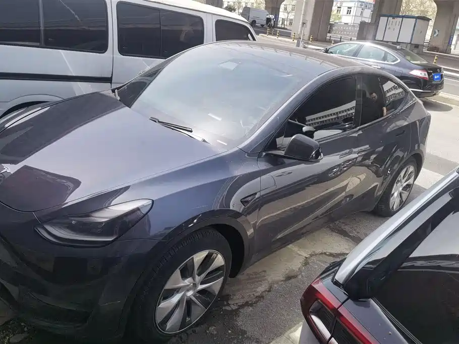 Tesla Model Y 2021