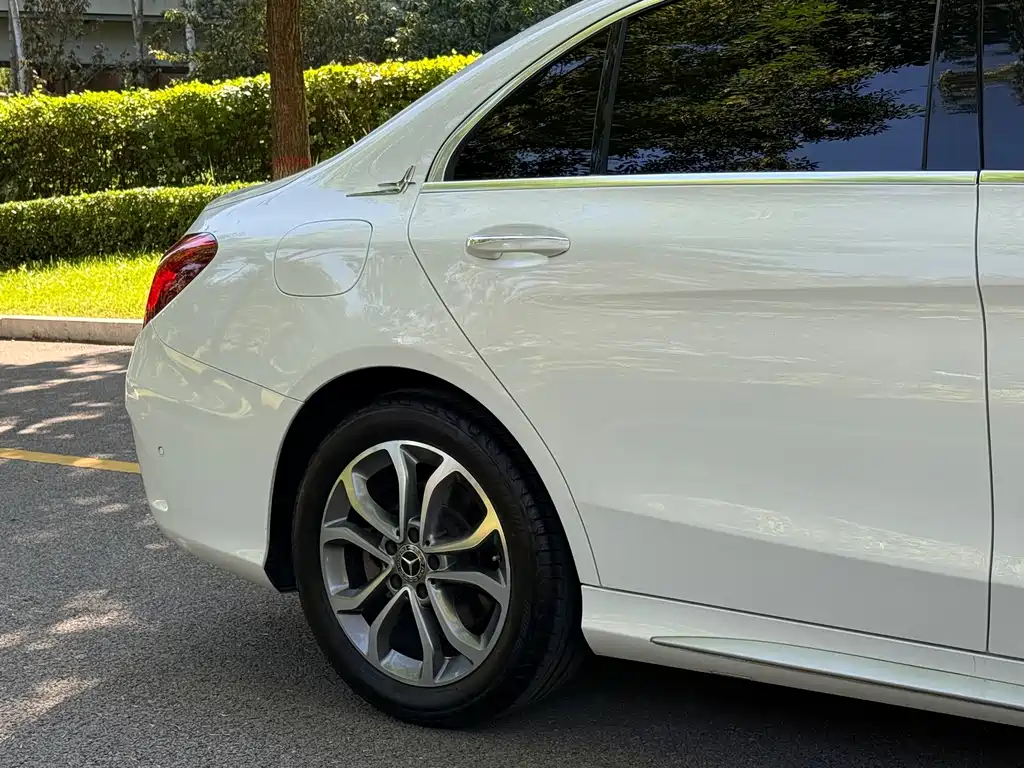 Mercedes-Benz C-Class — миниатюра 13