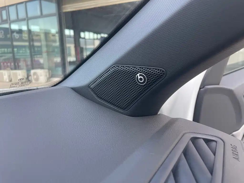 VOLKSWAGEN T ROC EXPLORING SONGS