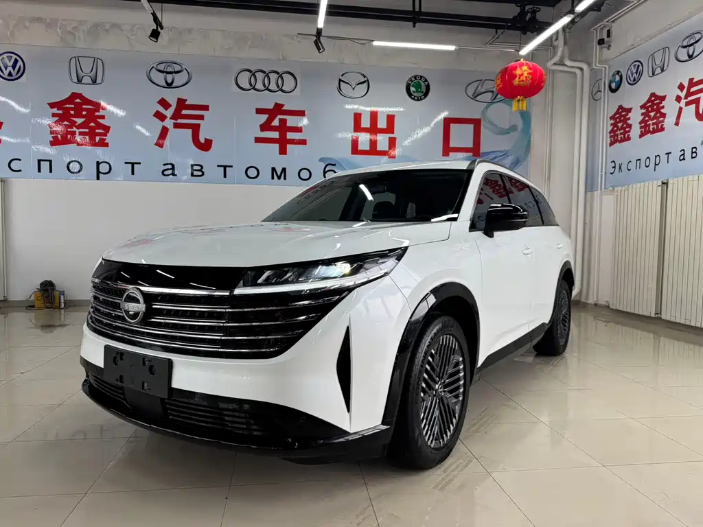 NISSAN EXPLORING THE LAND