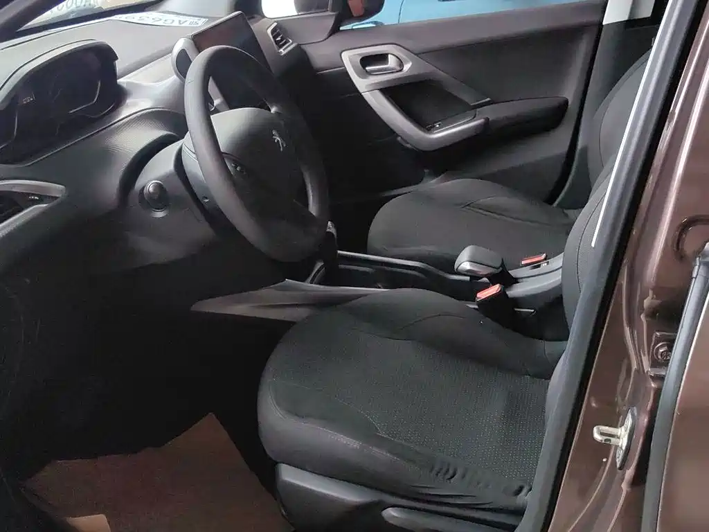 Peugeot 2008 — миниатюра 8