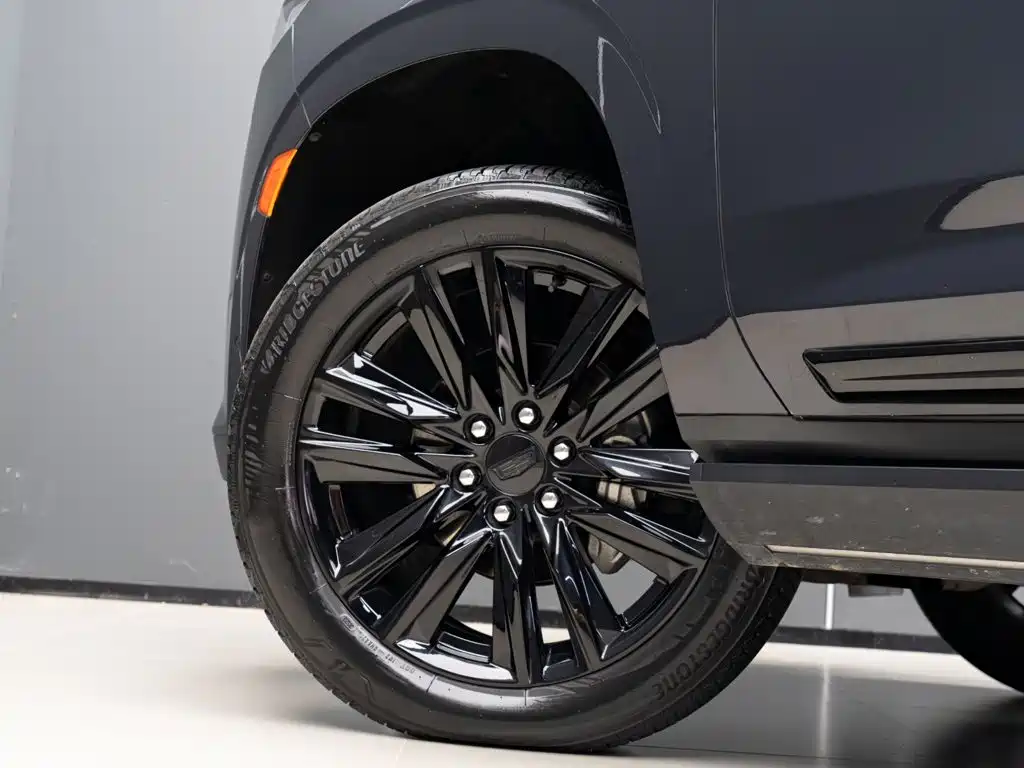 Cadillac Escalade — миниатюра 8