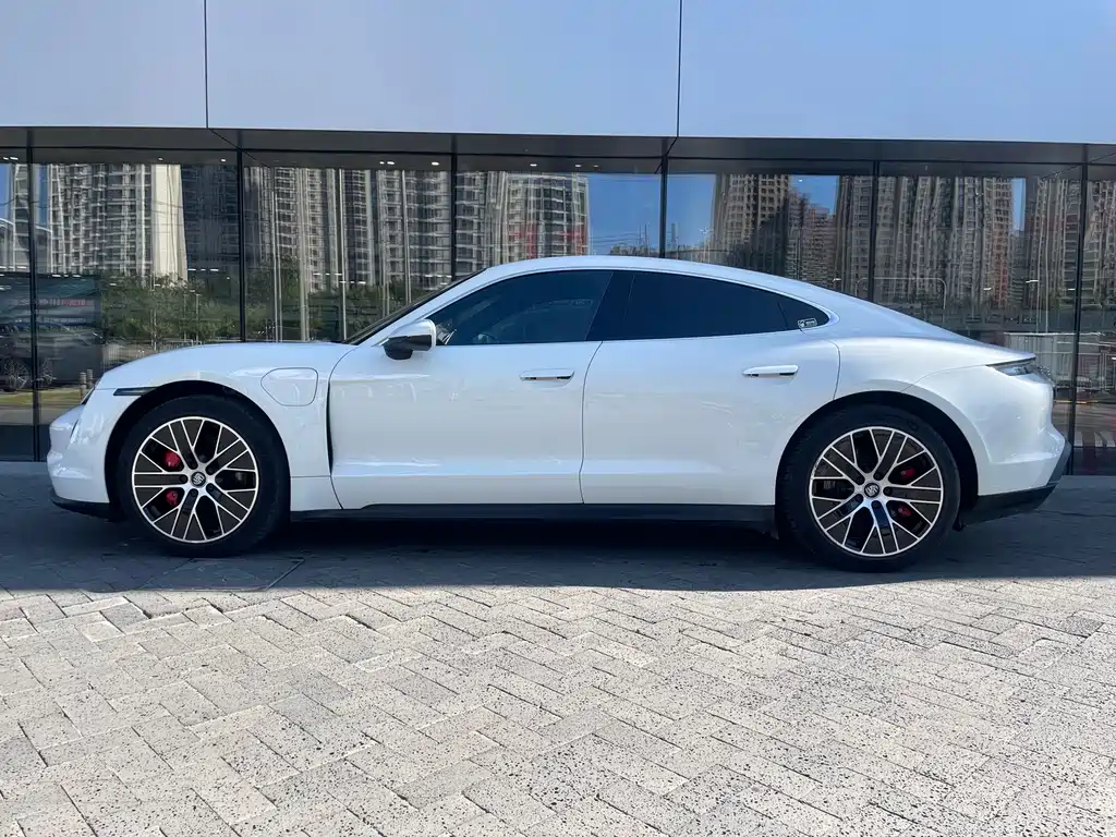 Porsche Taycan — миниатюра 9