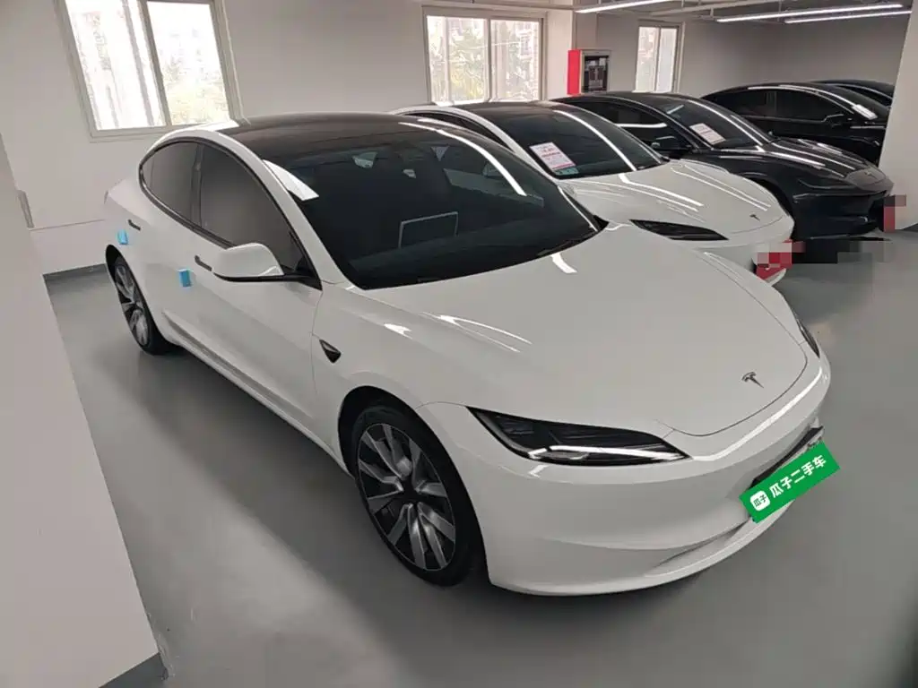 Tesla Model 3 — миниатюра 4
