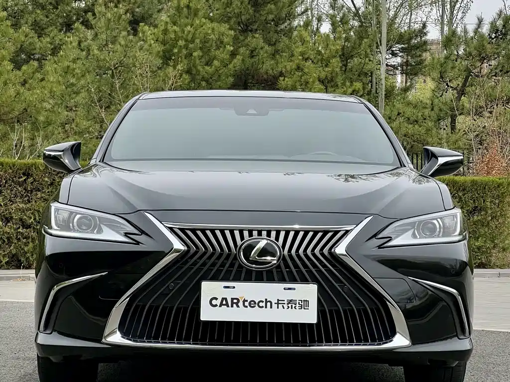 Lexus ES 2021