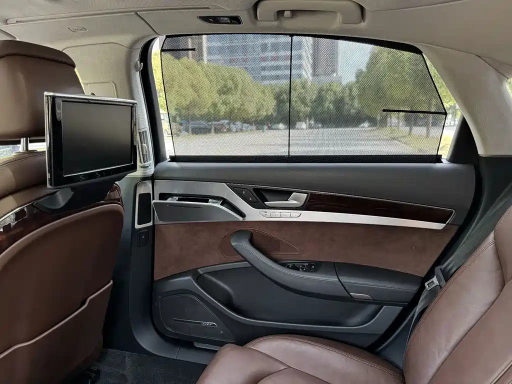 Audi A8 — миниатюра 7