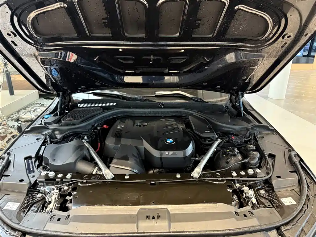 BMW 5 Series — миниатюра 14